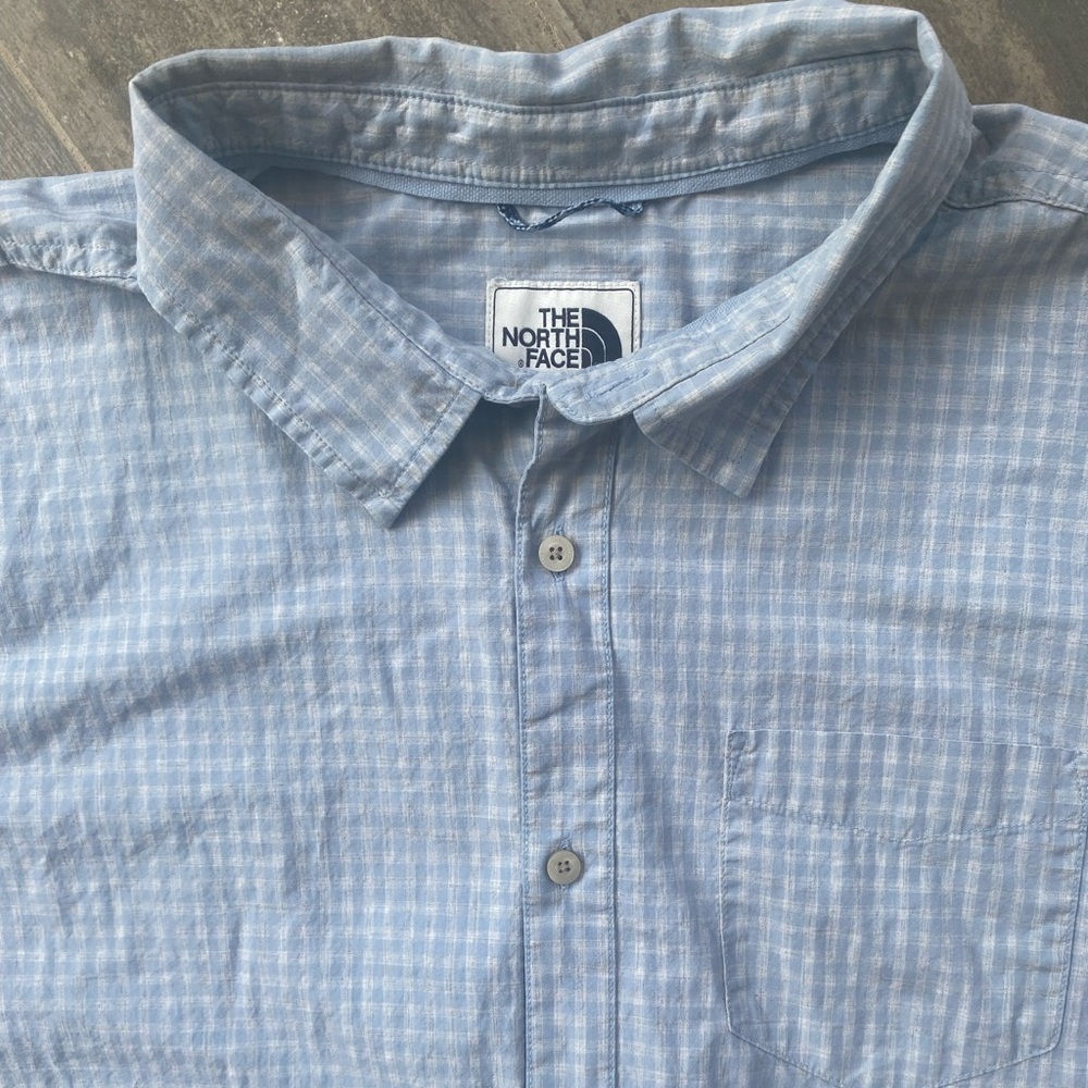 Men’s North Face short sleeve button up (XXL)
